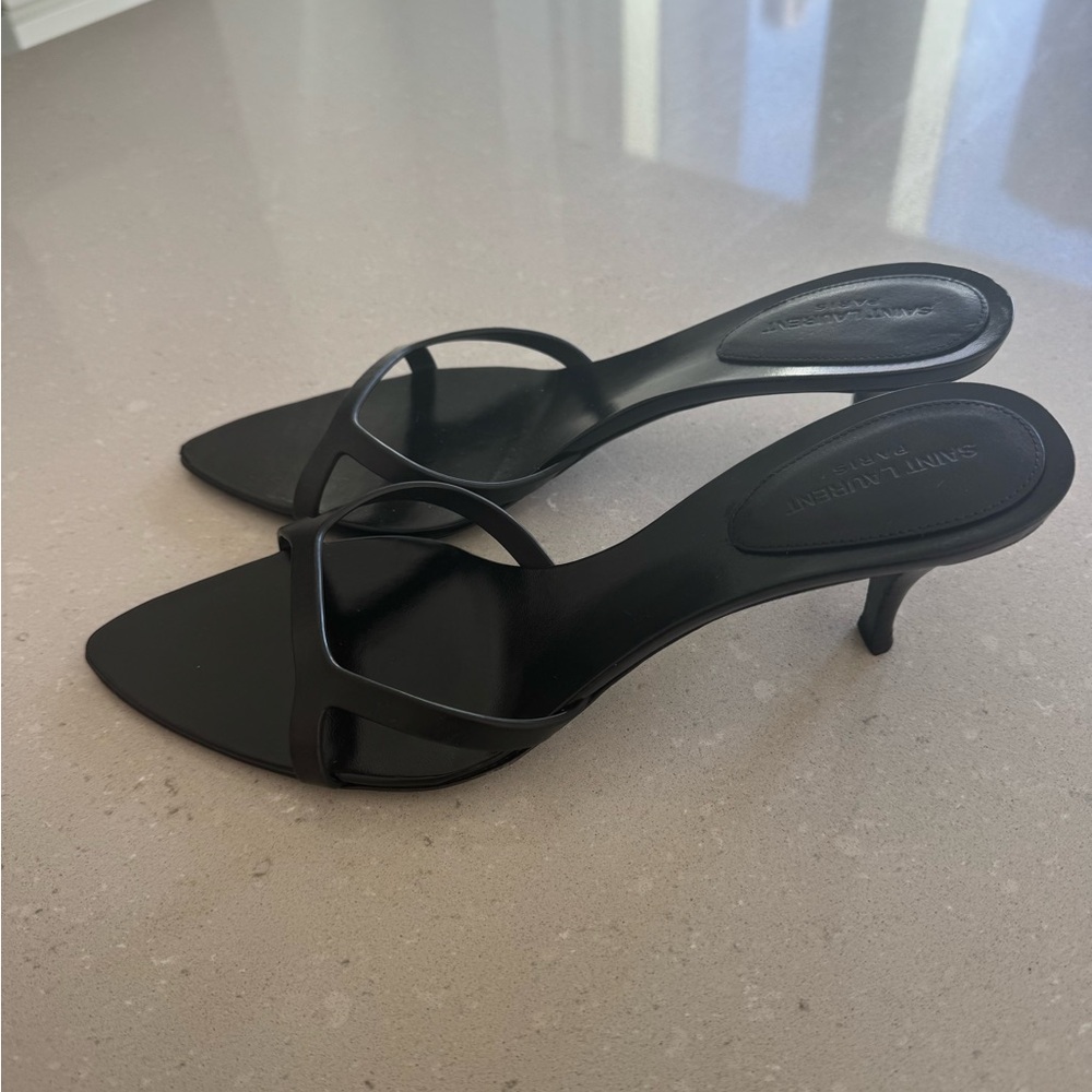 Saint Laurent sandals, in great condition, only worn a few times. 22-23 season